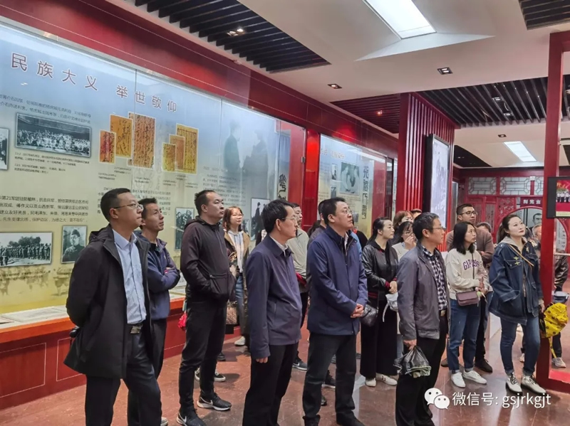 天水市政府金融辦、甘肅金控天水擔(dān)保公司、天水卓雅服飾公司黨支部聯(lián)合舉行主題黨日活動